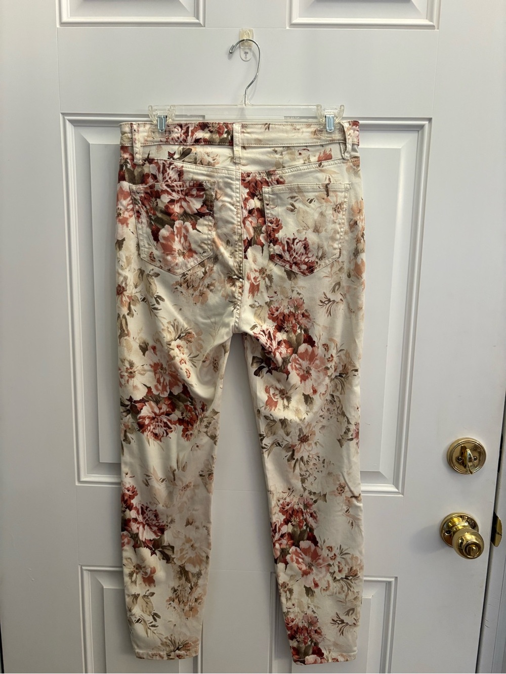 Buffalo David Bitton Cream Floral Skinny Pants with Rose and Tan Blooms - Picture 5 of 5